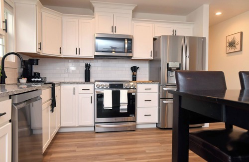 Berea Apartamento | Quiet, Luxury Home w/Garage - Minutes from The Pinnacles and I-75.