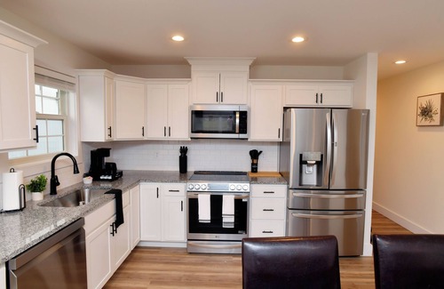 Berea Apartamento | Quiet, Luxury Home w/Garage - Minutes from The Pinnacles and I-75.