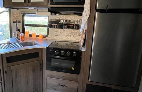Hockinson Casa | Quiet, majestic views of the Shire in a cozy glamping set up!