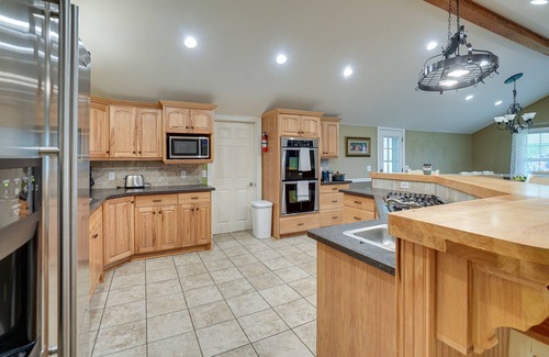 Lawson Casa | Quiet Marion Getaway with Fireplace!