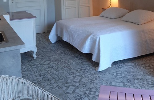La Mole Apartamento | Quiet Mazet in the heart of the vines. Swimming pool.