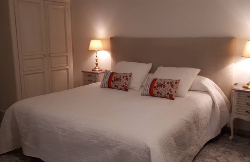 La Mole Apartamento | Quiet Mazet in the heart of the vines. Swimming pool.