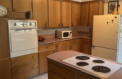 East End Casa | Quiet Mid-Century Home Close to Downtown