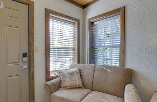 Neosho Apartamento | Quiet Missouri Retreat: Walk to Downtown Neosho