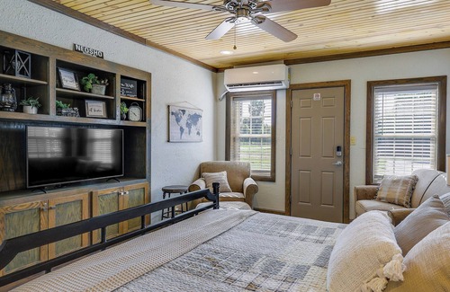 Neosho Apartamento | Quiet Missouri Retreat: Walk to Downtown Neosho