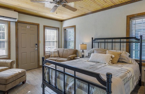 Neosho Apartamento | Quiet Missouri Retreat: Walk to Downtown Neosho