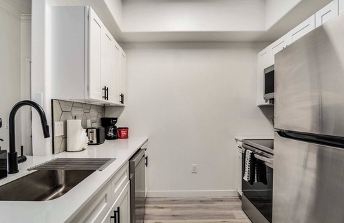 Chandler Apartamento | Quiet Modern 2BR Pickleball, Pool, Parking, Gym 03