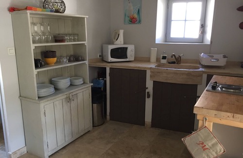 Mane Apartamento | Quiet, modern 4-person gîte in Mane, Provence