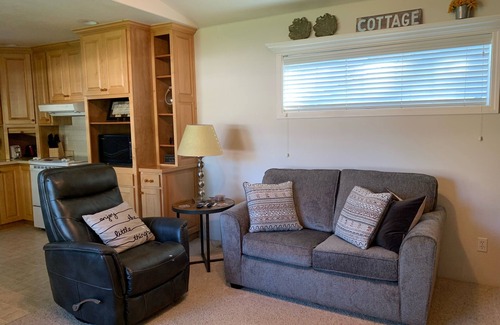 Medford Cabaña | Tranquilo, moderno, Cottage