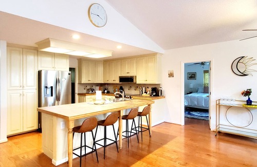 Jones Mills Casa | Quiet Mountain 3/2 Home with Spectacular Views. Additional bedroom for extra.