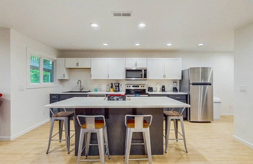 Franklin Apartamento | Quiet mountainside apartment with great views, central air and private W/D