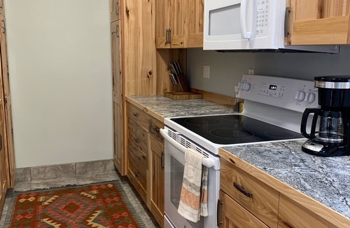 West Glacier Cabina | Quiet, multi-family large home only 4 miles from Glacier National Park Sleeps 16