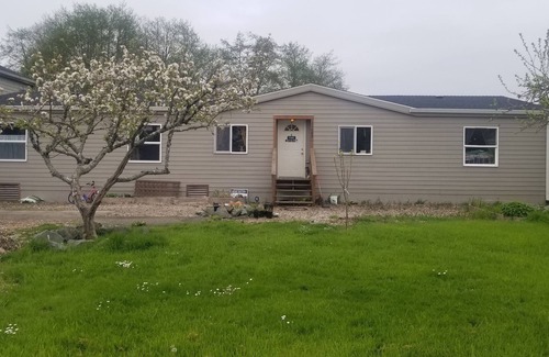 Nehalem Casa | Quiet Neighborhood; 2 BR/1 BA + Living Room