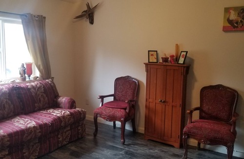 Nehalem Casa | Quiet Neighborhood; 2 BR/1 BA + Living Room