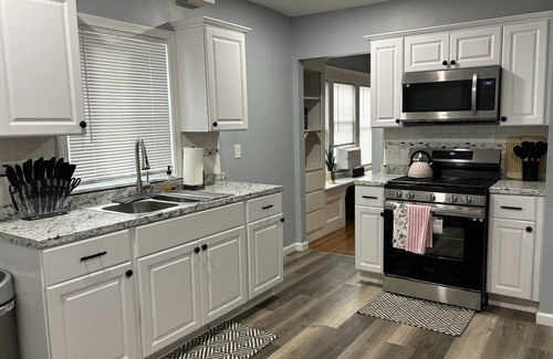 East Longmeadow Casa | Quiet Neighborhood-5BR near Big E, Mass Mutual, Six flags