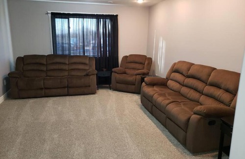 Mayerthorpe Apartamento | Quiet new 3 bdrm house near Whitecourt No pets.