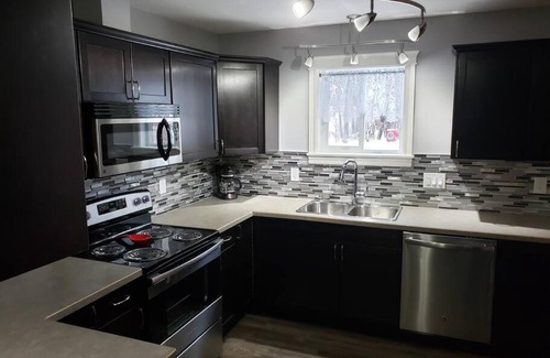 Mayerthorpe Apartamento | Quiet new 3 bdrm house near Whitecourt No pets.