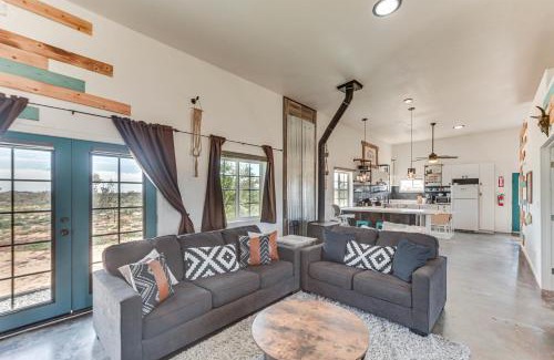 Landers Casa | Quiet Oasis with Hot Tub 21 Mi to Joshua Tree!
