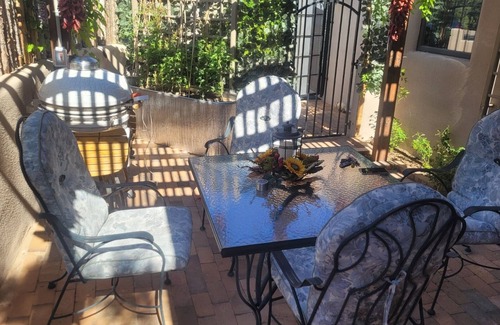 La Tierra Casa | Quiet, off the grid with Mountain Vista’s