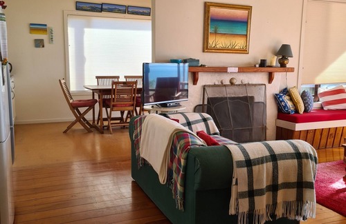 Pakawau Casa | Quiet Pakawau beachfront home - beautiful views of Golden Bay and Farewell Spit.