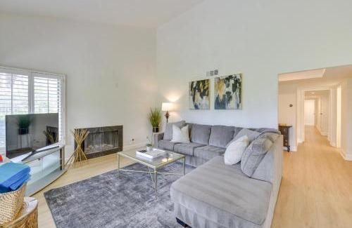 Palm Desert Apartamento | Quiet Palm Desert Condo Workspace and Pool Access!