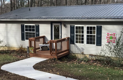 Ironto Casa | Quiet & Peaceful 3 Bedroom Home Among The Trees