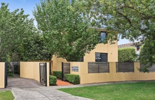 Northcote Casa | Quiet, peaceful northcote 1 bedroom unit