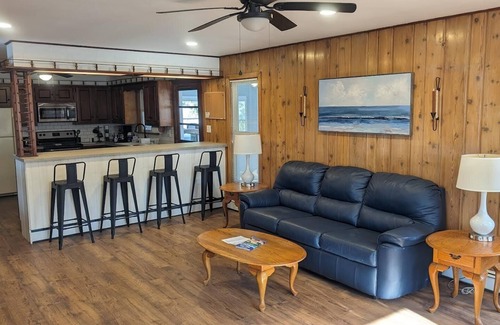 New Haven  Huron County Casa | Quiet pet friendly country home a few miles from Lake Erie & Cedar Point