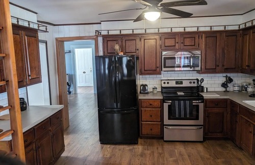 New Haven  Huron County Casa | Quiet pet friendly country home a few miles from Lake Erie & Cedar Point