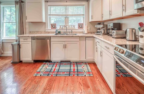 Edgartown Casa | Quiet, Pet Friendly, Close to Edgartown and Oak Bluffs Beaches - FIVE STARS