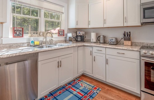 Edgartown Casa | Quiet, Pet Friendly, Close to Edgartown and Oak Bluffs Beaches - FIVE STARS