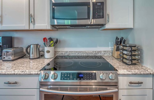 Edgartown Casa | Quiet, Pet Friendly, Close to Edgartown and Oak Bluffs Beaches - FIVE STARS