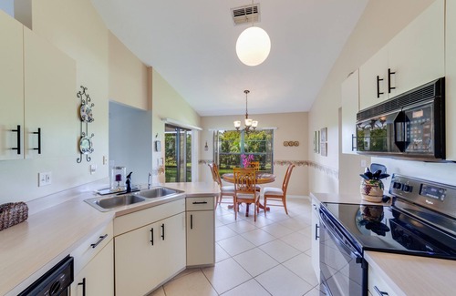 Three Oaks Casa | Quiet,Pet friendly house that feels just like Home! close to shopping,FGCU,beach