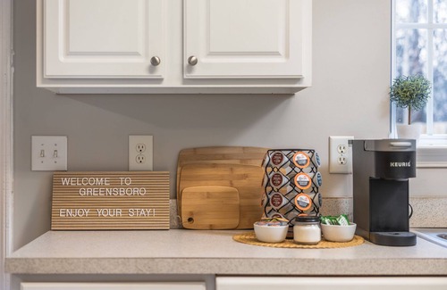 Greensboro Casa | Quiet, Pet Friendly Townhome - 2 Kings/1 Queen, Fire Pit, close to downtown