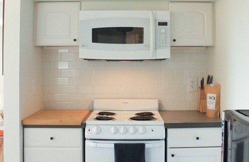 Phinney Ridge Apartamento | Quiet Phinney Ridge gem with view of Olympic Mountains and dedicated workspace