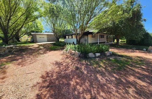 Orderville Cabaña | Quiet Private Cottage near ZION - Pet-Friendly ~ Tesla/ EV Charger