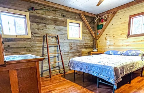 Plainfield Cabina | Quiet & Private Kayak,hike,UTV,BBQ,fish,boating,Nordic Mt - ski, tube, mt bike