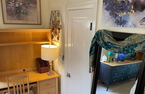 Cedar Falls Cama Y Desayuno | Quiet Private Room - Long Term Renters Welcome -