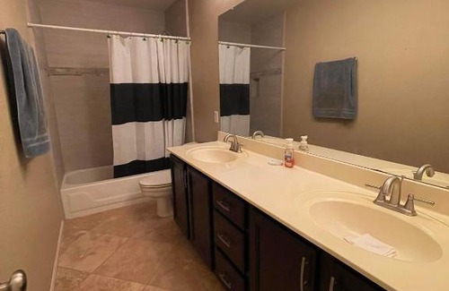 Chandler Casa | Quiet Private Room with Walk-in Closet, Pool, Grill