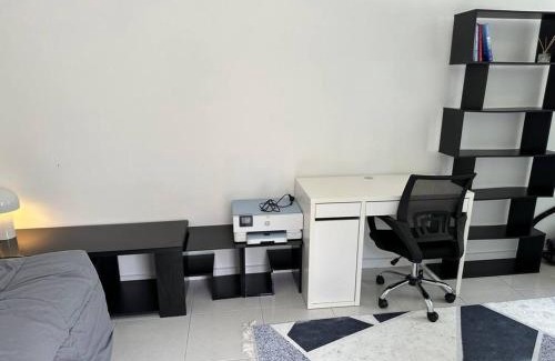 Busby Apartamento | Quiet, private studio 1 double bed and extra matress