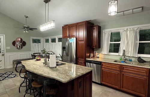 Chapel Hill Apartamento | Quiet, quaint 2 bedroom 2 bath upstairs apartment 3.5 miles from UNC