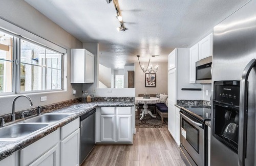 La Jolla Village Condominio | Quiet & Relaxing Townhouse