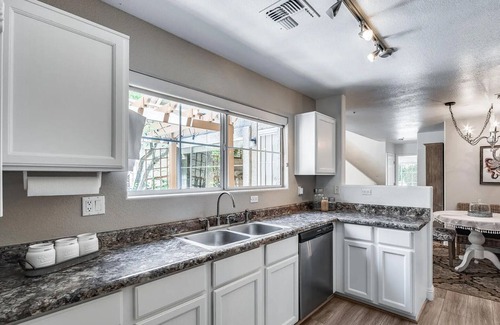La Jolla Village Condominio | Quiet & Relaxing Townhouse