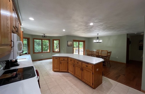 New London Casa | Quiet relaxing wooded property.