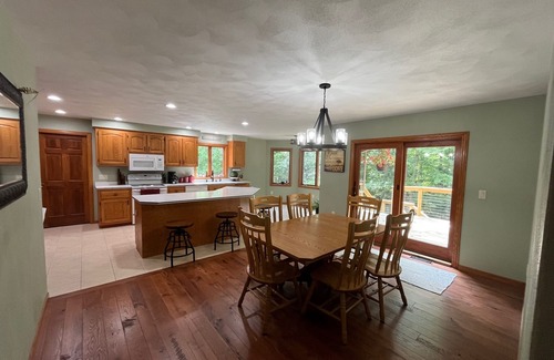 New London Casa | Quiet relaxing wooded property.