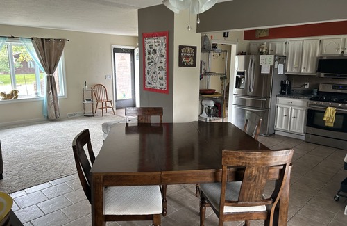 South Bend Casa | Quiet residence close to Notre Dame - sleeps 10 comfortably with room for more.