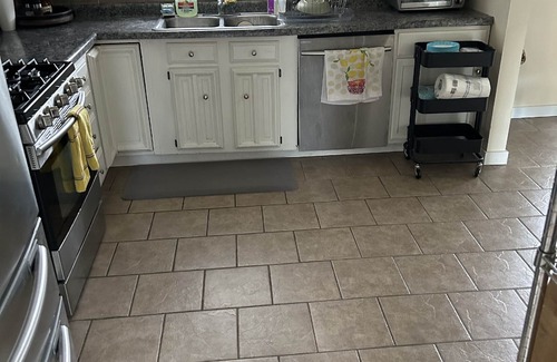 South Bend Casa | Quiet residence close to Notre Dame - sleeps 10 comfortably with room for more.