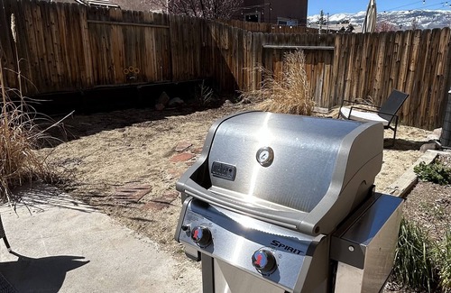 Reno Casa | Quiet, residential South Reno rental- 3 minutes to Cyan Park, 20 to Mt Rose