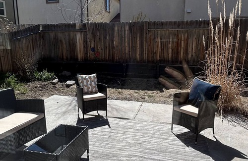 Reno Casa | Quiet, residential South Reno rental- 3 minutes to Cyan Park, 20 to Mt Rose