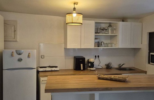 La Madeleine Apartamento | Quiet Retreat 15 Min from the Beach, Fully Equipped and Fresh